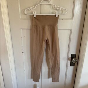 NWT Wre London tan scrunch crop leggings size small